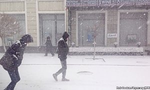 Симферополь заметает снегом