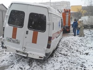 Крымские спасатели оказали помощь сотрудникам скорой помощи
