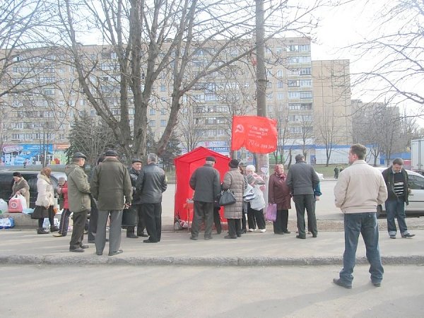 Украина. Коммунисты Кривого Рога несмотря на бандеровщину власти проводят агитационные пикеты