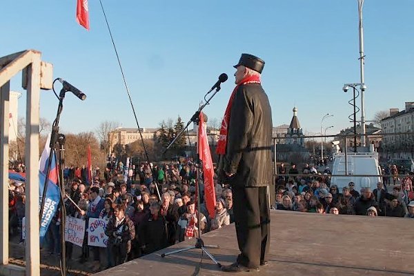 Псковские коммунисты приняли участие в митинге в честь годовщины присоединения Крыма