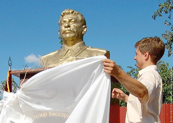 «Коммерсантъ»: Статуи Сталина готовят ко Дню Победы