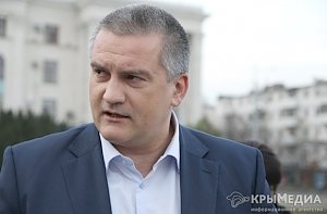 Аксенов урезал свою зарплату на 50%
