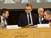Сергей Аксёнов принял участие в круглом столе в Столице России, посвящённом годовщине воссоединения Крыма с Россией