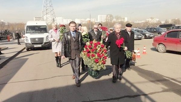 В Столице России прошла акция "Цветы для Виктора Илюхина - 2015"