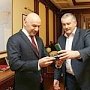 Сергей Аксёнов вручил благодарность заместителю Руководителя Россельхознадзора