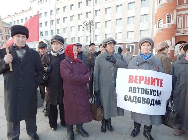 Республика Марий Эл. Коммунисты и комсомольцы ведут борьбу за возвращение социального проезда в городском транспорте