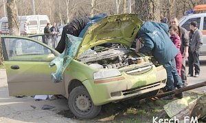 В Керчи двое парней разбились насмерть на иномарке