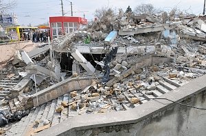 Власти не выполнили обещания разобрать разрушенный торговый центр в Столице Крыма