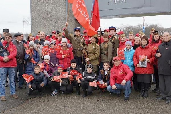 Краснодарский край. 24 марта коммунисты, комсомольцы, пионеры и беспартийные патриоты Белореченского района встречали международный автопробег «Наша Великая Победа»