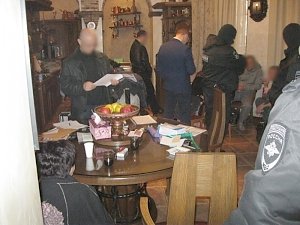 В Крыму задержали троих грабителей в законе