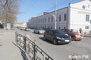 В центре Керчи на пешеходном переходе иномарка сбила женщину