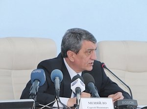 Зарплаты госслужащих руководящего состава в Севастополе будут урезаны, — Меняйло