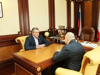 Сергей Аксёнов провёл встречу с постпредом Республики Татарстан в Крыму Русланом Шаяхметовым