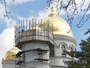 В Столице Крыма открыли последний позолоченный купол собора Александра Невского