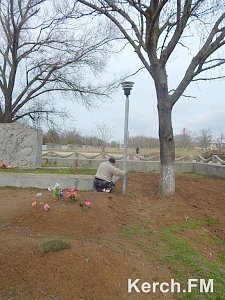 В Керчи облагораживают Воинское кладбище