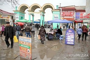 Аксенов пригрозил пригнать технику на площадь перед Центральным рынком в Симферополе и все снести