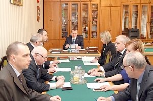 Константин Бахарев провел первое заседание Комиссии по контролю за достоверностью сведений о доходах депутатов