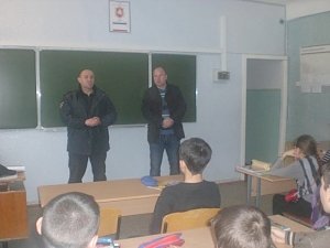 Кировские полицейские рассказывают школьникам об особенностях работы в органах внутренних дел