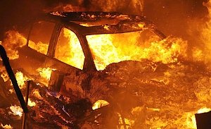 Под утро в Севастополе сгорели две машины
