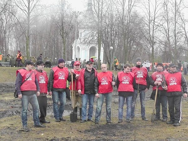 ​Белгород. Коммунисты и депутаты КПРФ приняли участие в общегородском субботнике