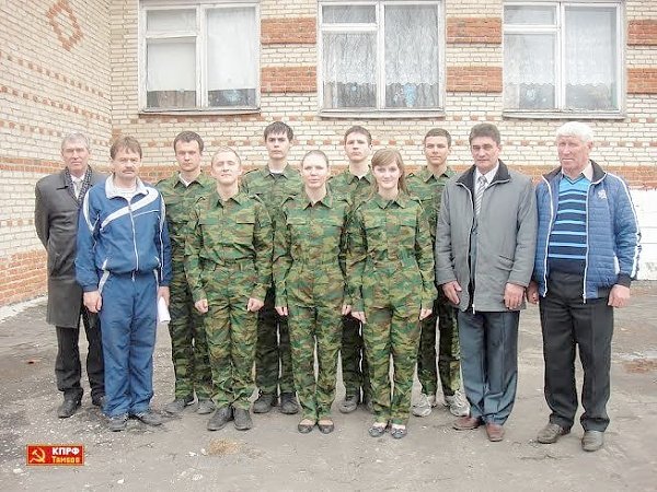 Тамбовская область. Коммунисты подарили военную форму ученикам Больше-Ломовисской школы