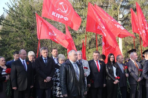 Коммунисты приняли участие в торжественных мероприятиях, посвященных 71-й годовщине освобождения Симферополя от немецко-фашистских захватчиков