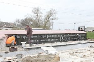 Владимир Константинов в с.Мирное Симферопольского района провел выездное совещание, посвященное строительству мемориального комплекса «Красный»