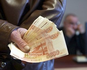 Полицейского из Крыма задержали на взятке в 260 тыс. рублей