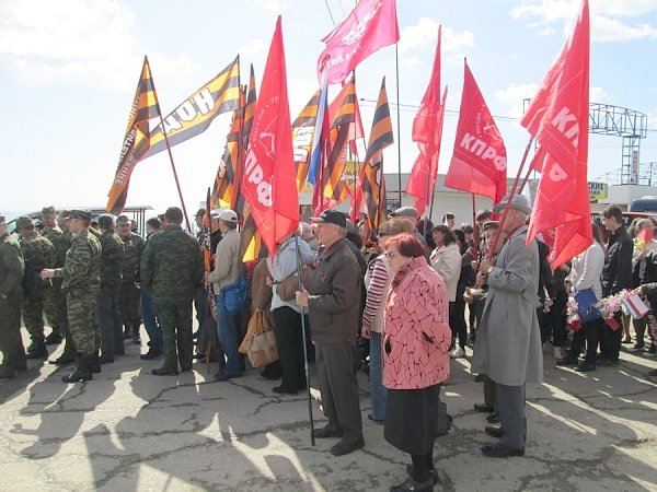 Республика Крым. Коммунисты приняли участие в Алуште в митинге, посвященном 71-й годовщине освобождения города от немецко-фашистских захватчиков