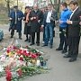 Коммунисты и комсомольцы Киева почтили память журналиста, писателя-антифашиста Олеся Бузины