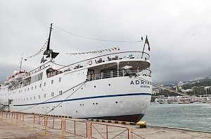 Первый рейс круизного лайнера «Андриана» из Крыма в Турцию отложен на неопределенный срок
