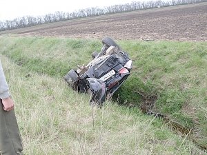 На севере Крыма погиб пассажир перевернувшейся машины