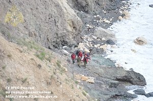 Возле Севастополя человек сорвался с 30-метровой скалы