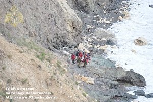 Мужчина сорвался с 30-метровой скалы в Крыму