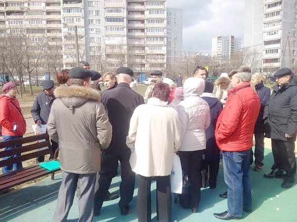 Москва. В Северном Медведково активисты противостоят застройке парка в пойме реки Яузы