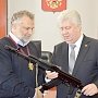 Алексея Чалого наградили орденом Калашникова и автоматом