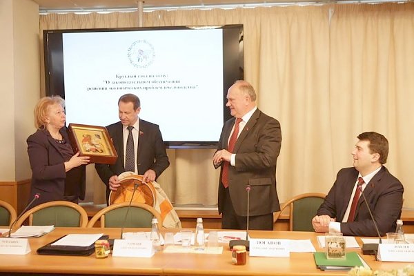 Г.А. Зюганов выступил в Госдуме на «круглом столе», посвященном экологическим проблемам пчеловодства