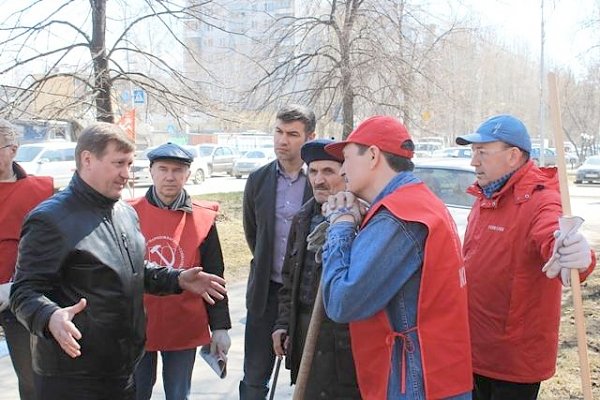 Коммунисты Новосибирска провели субботники во всех районах города