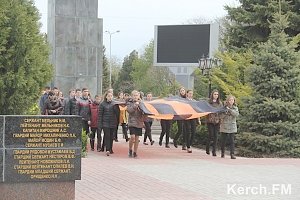 В Керчи прошла акция «Георгиевская ленточка»