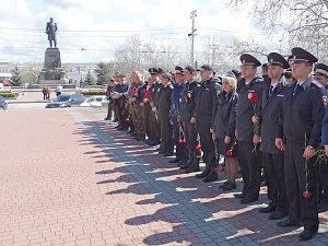 Сотрудники севастопольской полиции и ветераны МВД приняли участие в мероприятиях, проводимых в рамках акции «Поклонимся великим тем годам…»