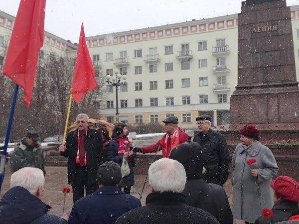 Мурманск почтил память Ленина