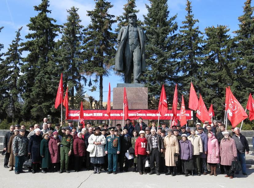 Ленинская республика. Памятник Ленину Чебоксары. Площадь Республики Ленин Чебоксары. Статуя Ленина Чебоксары. Памятник Ленину (Чебоксары) памятники Чебоксар.