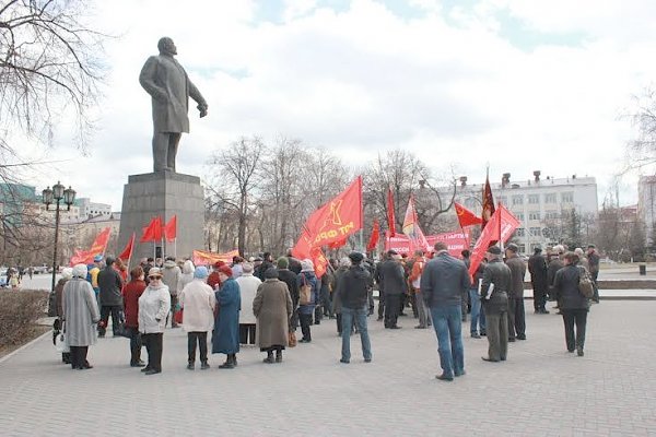В Тюмени прошёл митинг, посвящённый 145-ой годовщине со дня рождения В.И. Ленина