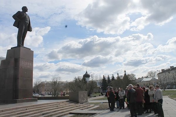 Псковичи почтили память В.И. Ленина