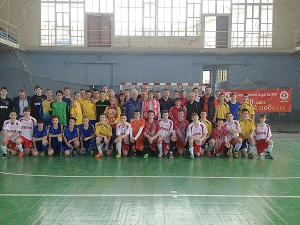 Спортклуб КПРФ провел юношеский турнир по мини-футболу в городе-герое Севастополе