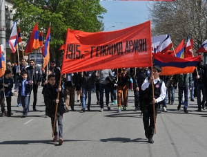 Сегодня прошёл траурный митинг и Крестный ход, посвященный 100-летию геноцида армян