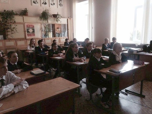 Комсомольцы Белгородской области продолжают цикл уроков: «Копия знамени Победы»