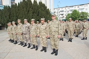 В мае крымских ополченцев переоденут