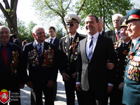 Дмитрий Медведев в Симферополе возложил венок к памятнику советским воинам