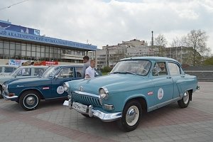 В Симферополе стартовал пробег советских автомобилей